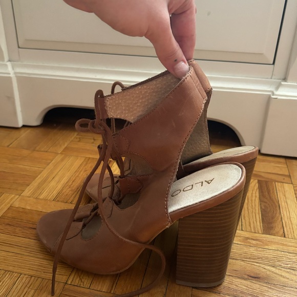 Also lace up heels in size 9 - Picture 3 of 5